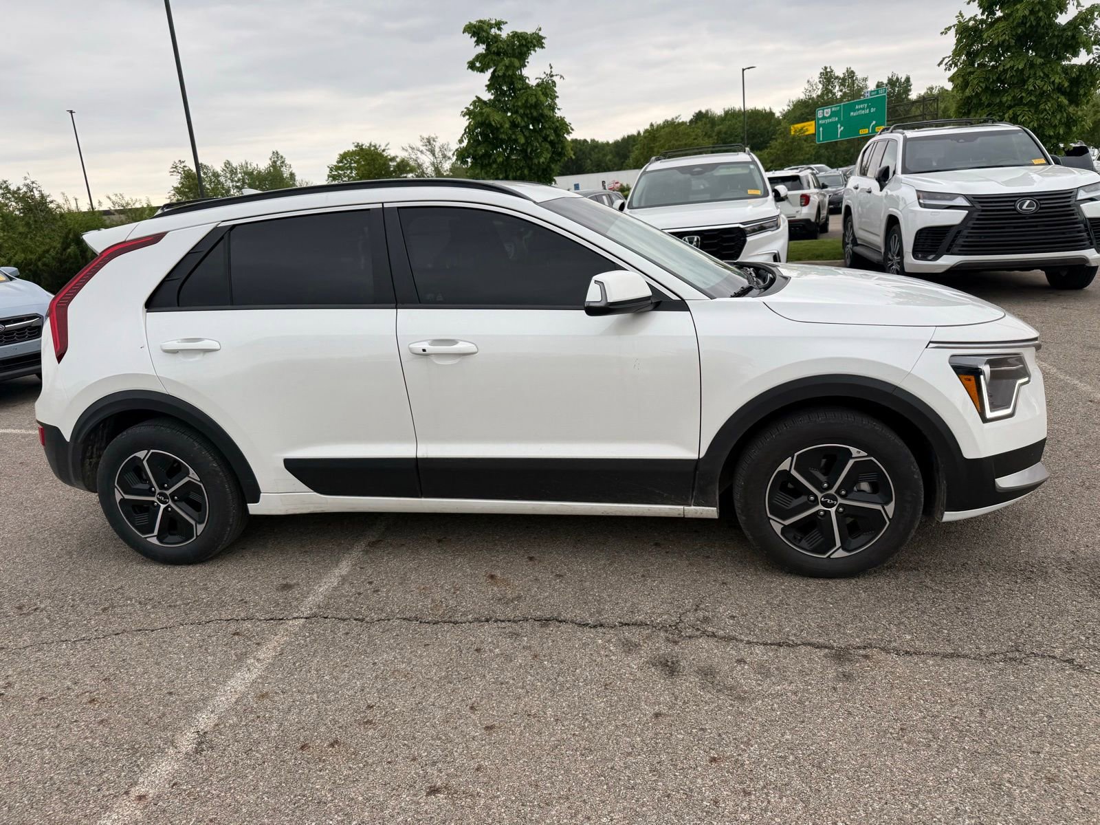 Used 2025 Kia Niro EX FWD image 4