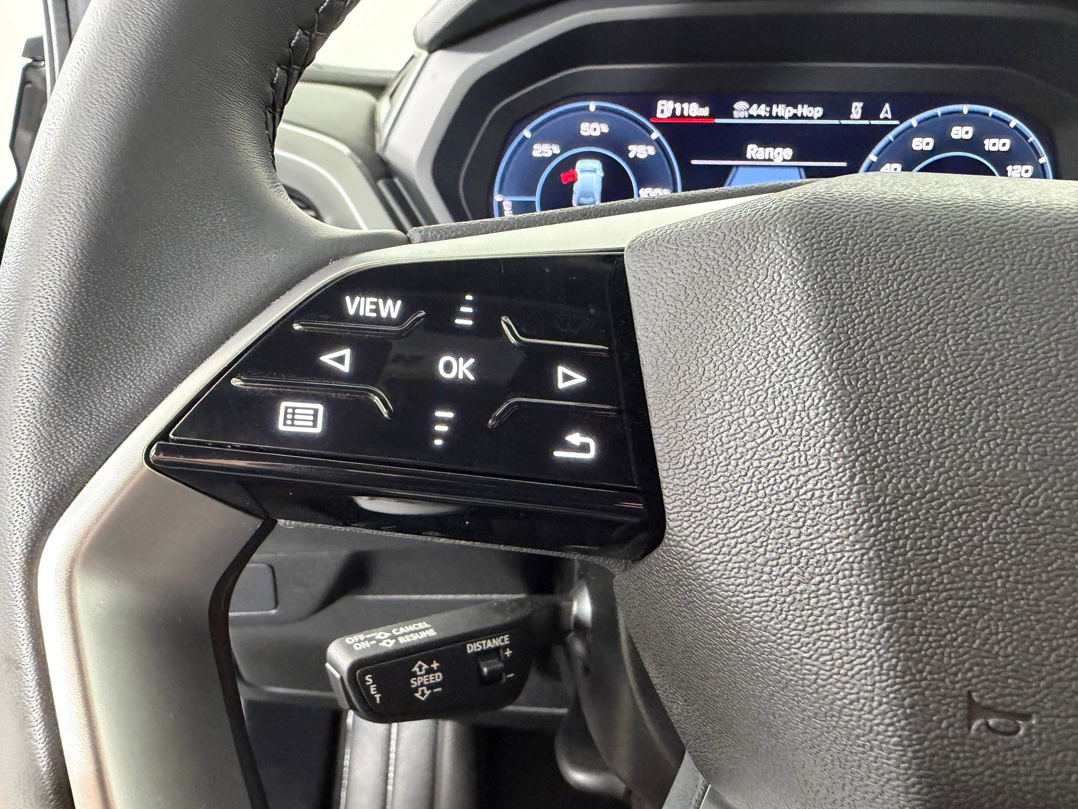 Used 2025 Audi Q4 e-tron Premium Plus image 16