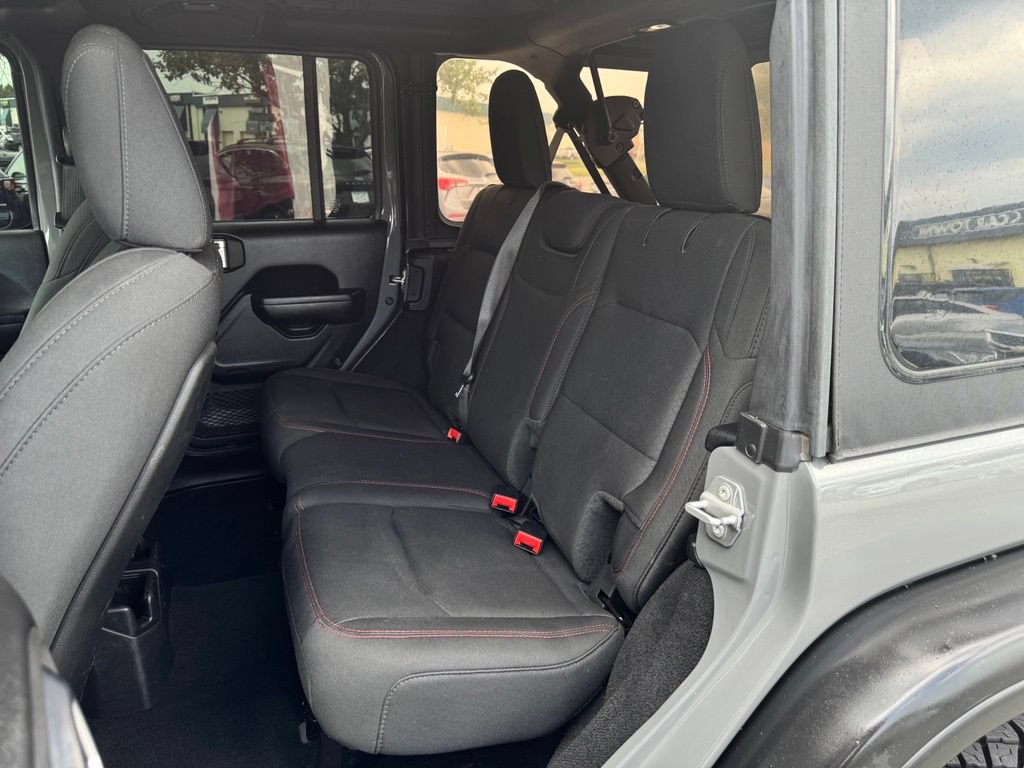 Used 2021 Jeep Wrangler Unlimited Rubicon w/ Xtreme Recon 35" Tire Package AWD/4WD image 14