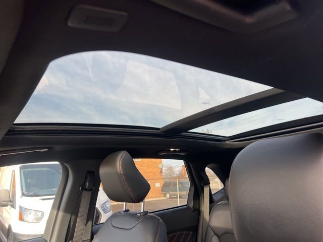Certified 2024 Ford Edge ST-Line AWD/4WD image 17