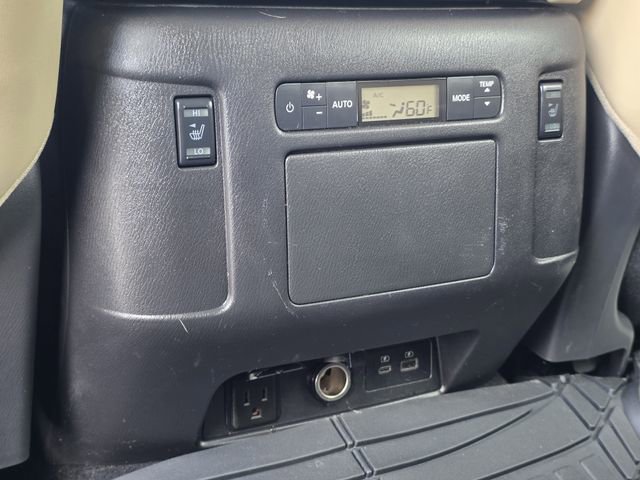 Used 2024 Nissan Armada Platinum w/ Captain's Chairs Package RWD image 18