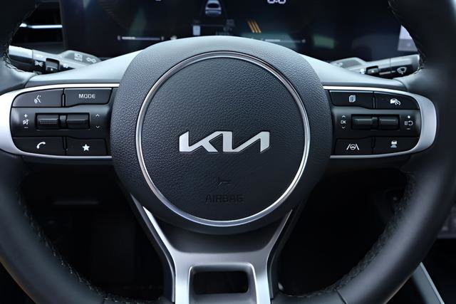 Used 2025 Kia K5 GT-Line w/ GT-Line Premium Package FWD image 19