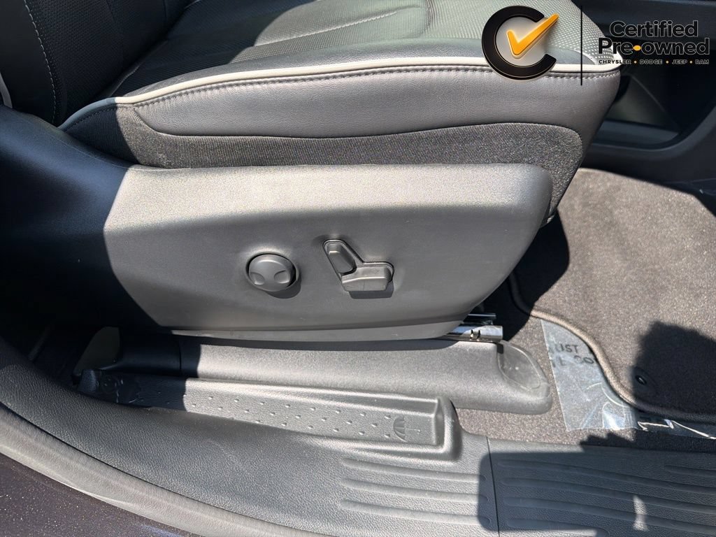 Certified 2023 Chrysler Pacifica Limited w/ Uconnect Theater Family Group AWD/4WD image 45