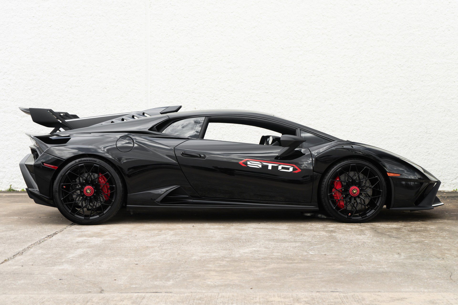 Used 2022 Lamborghini Huracan STO image 8