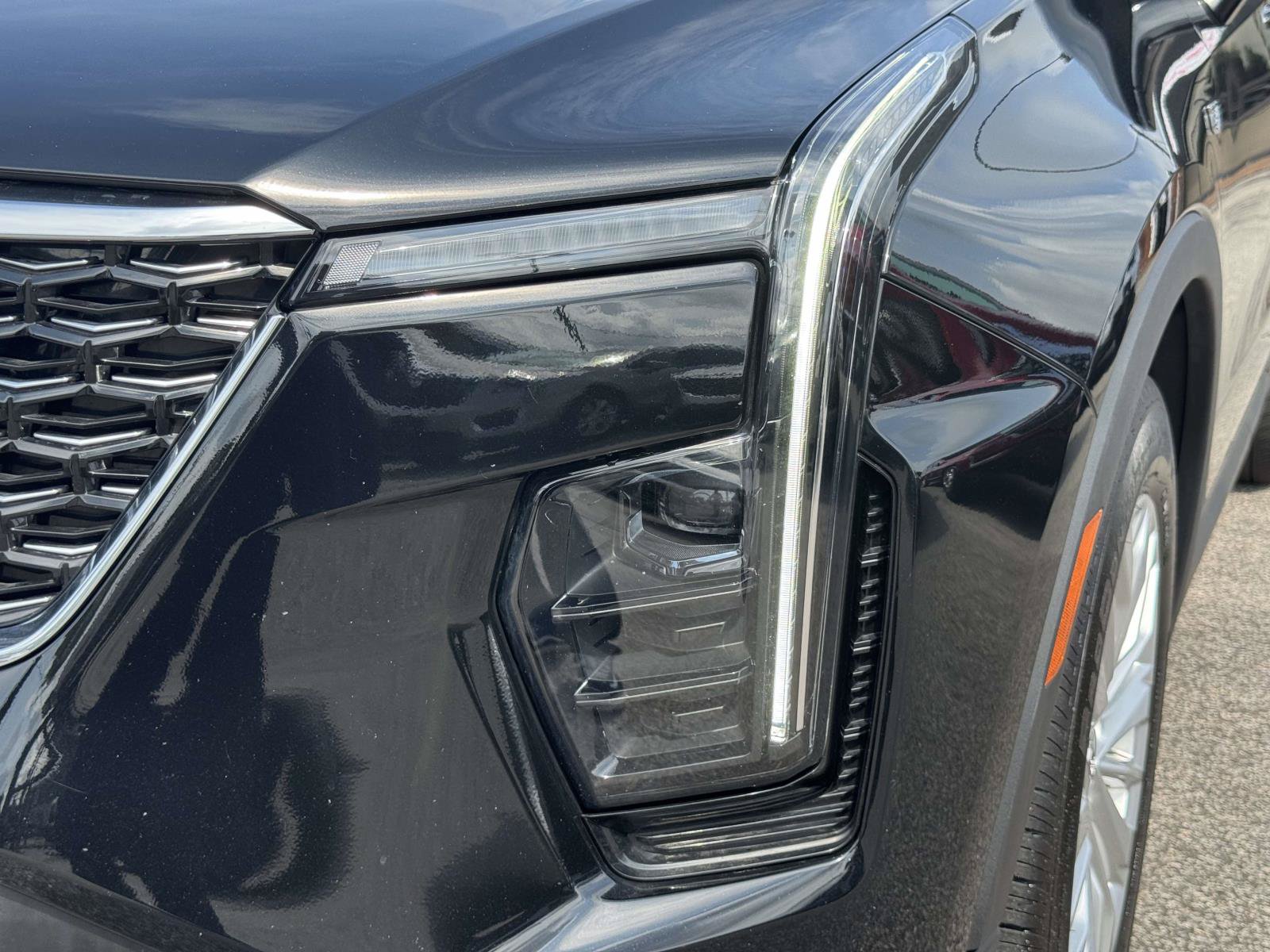 Certified 2024 Cadillac XT4 Luxury w/ Cold Weather Package AWD/4WD image 9
