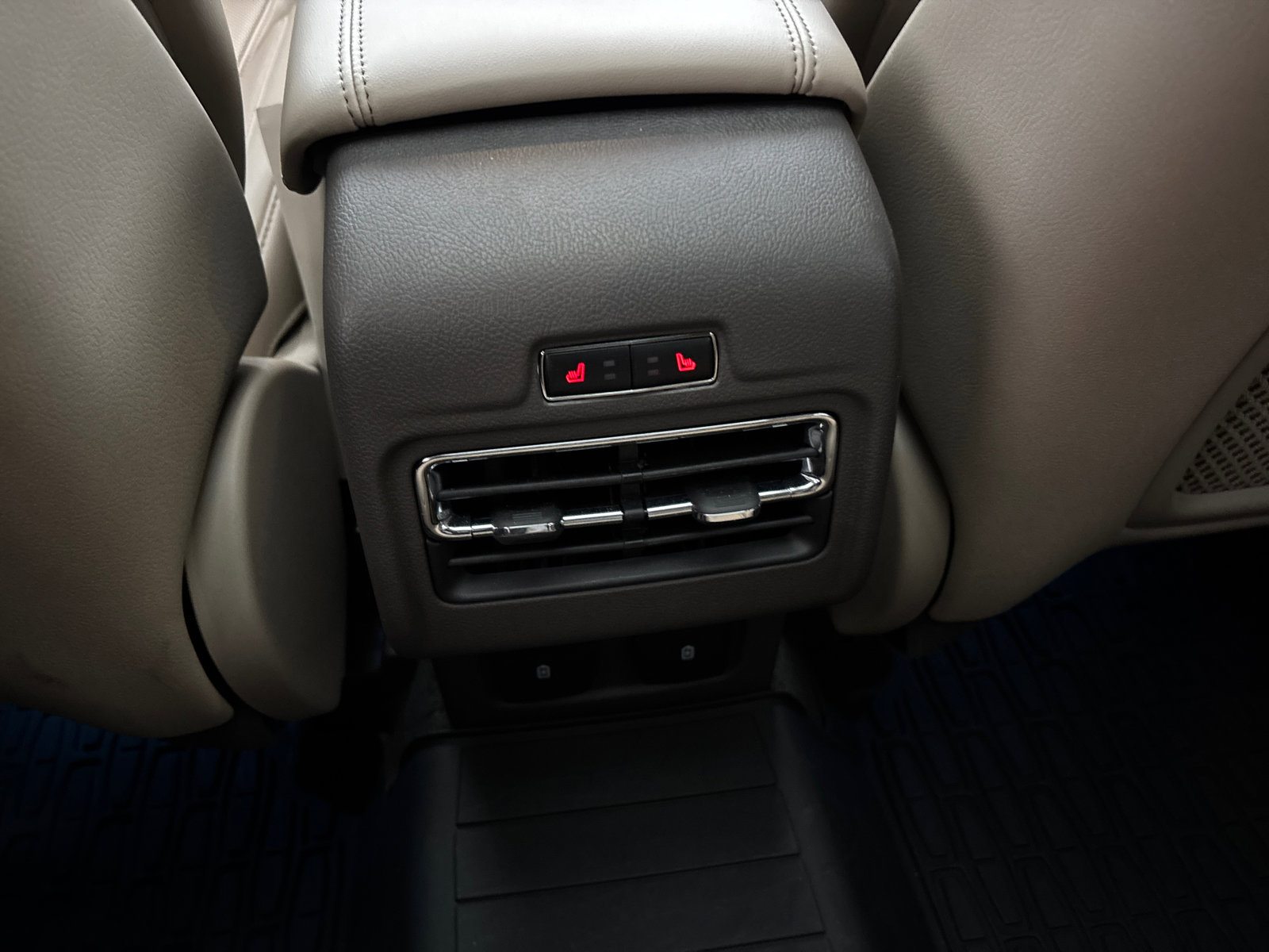 Certified 2023 Lincoln Corsair Reserve w/ Equipment Group 202A image 33