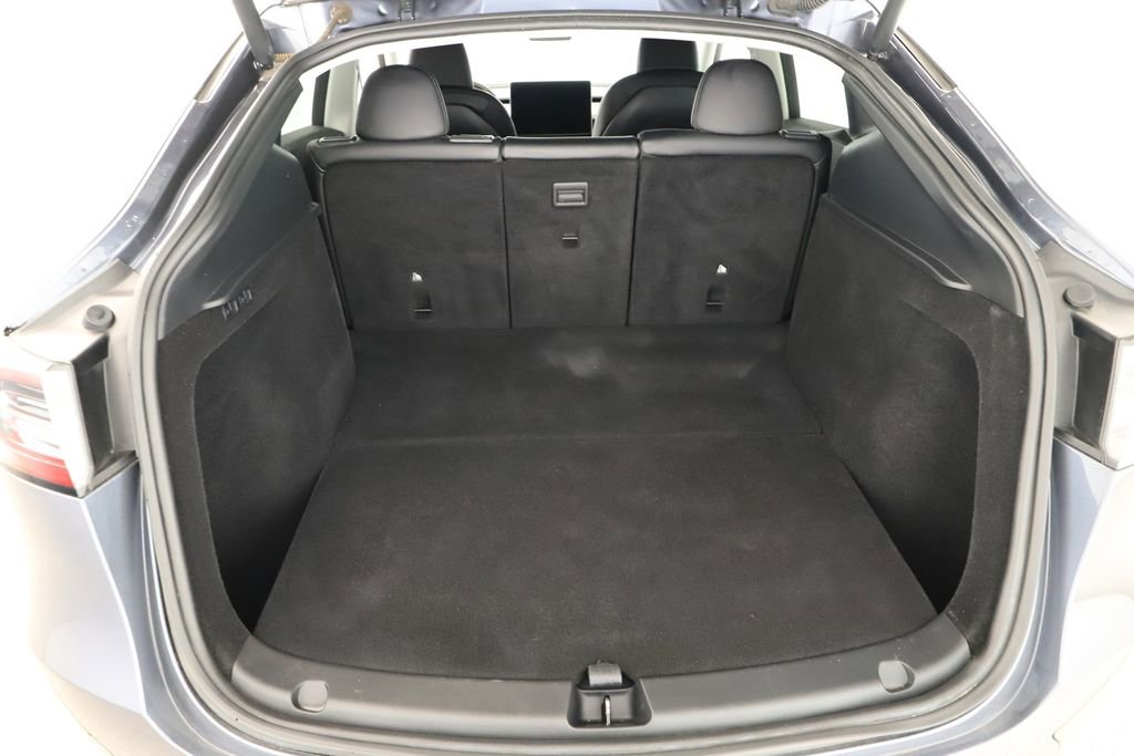 Used 2023 Tesla Model Y Long Range image 28