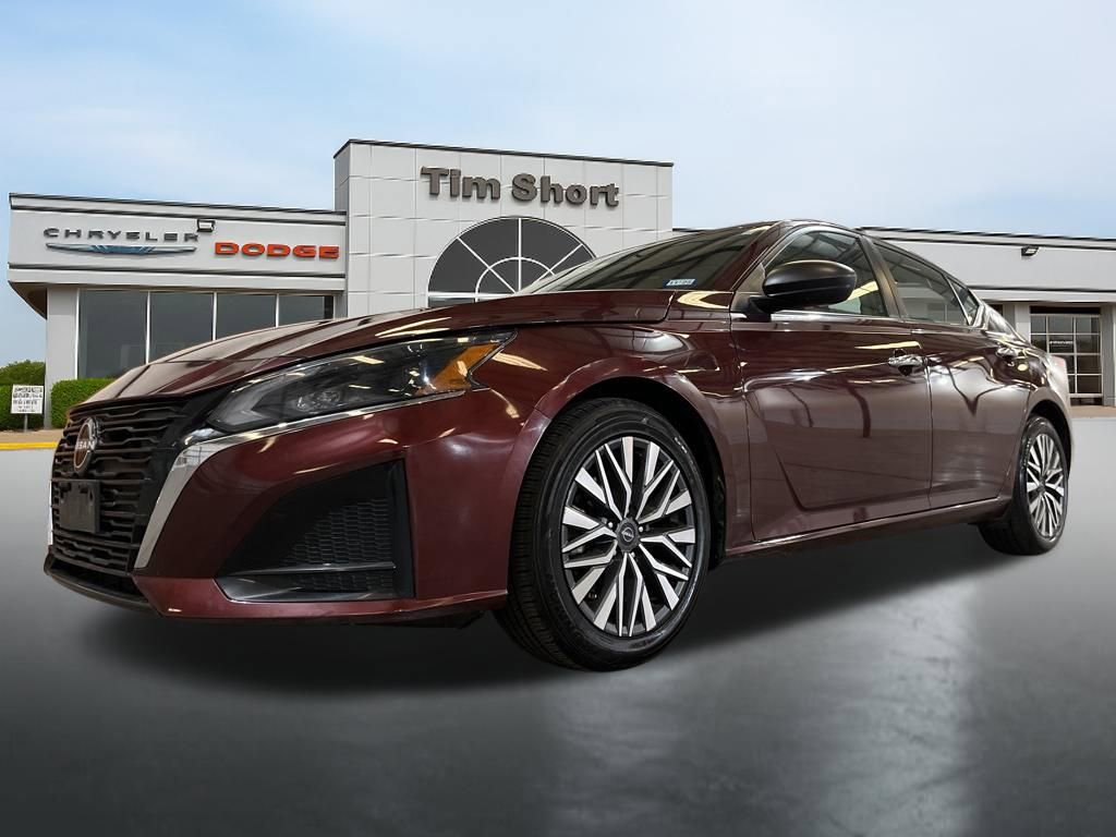 Used 2024 Nissan Altima 2.5 SV FWD image 10