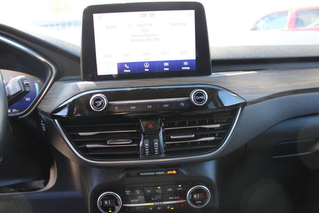 Used 2020 Ford Escape Titanium image 17