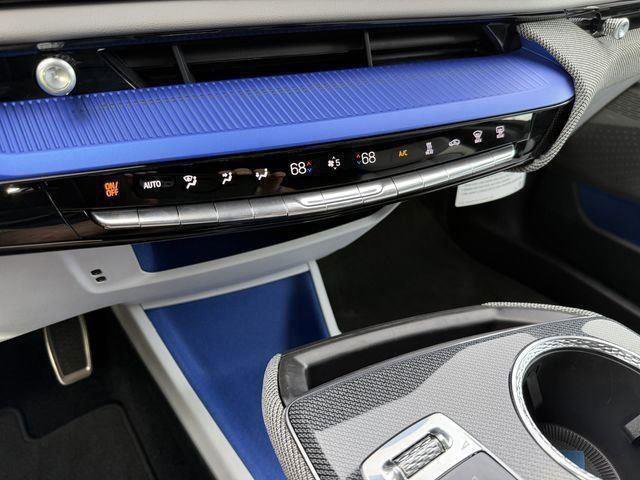 New 2025 Cadillac Optiq Luxury 1 image 23