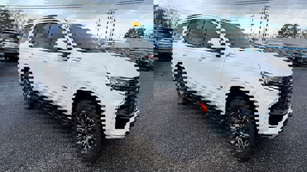 Used 2023 Chevrolet Tahoe Z71 w/ Luxury Package image 3