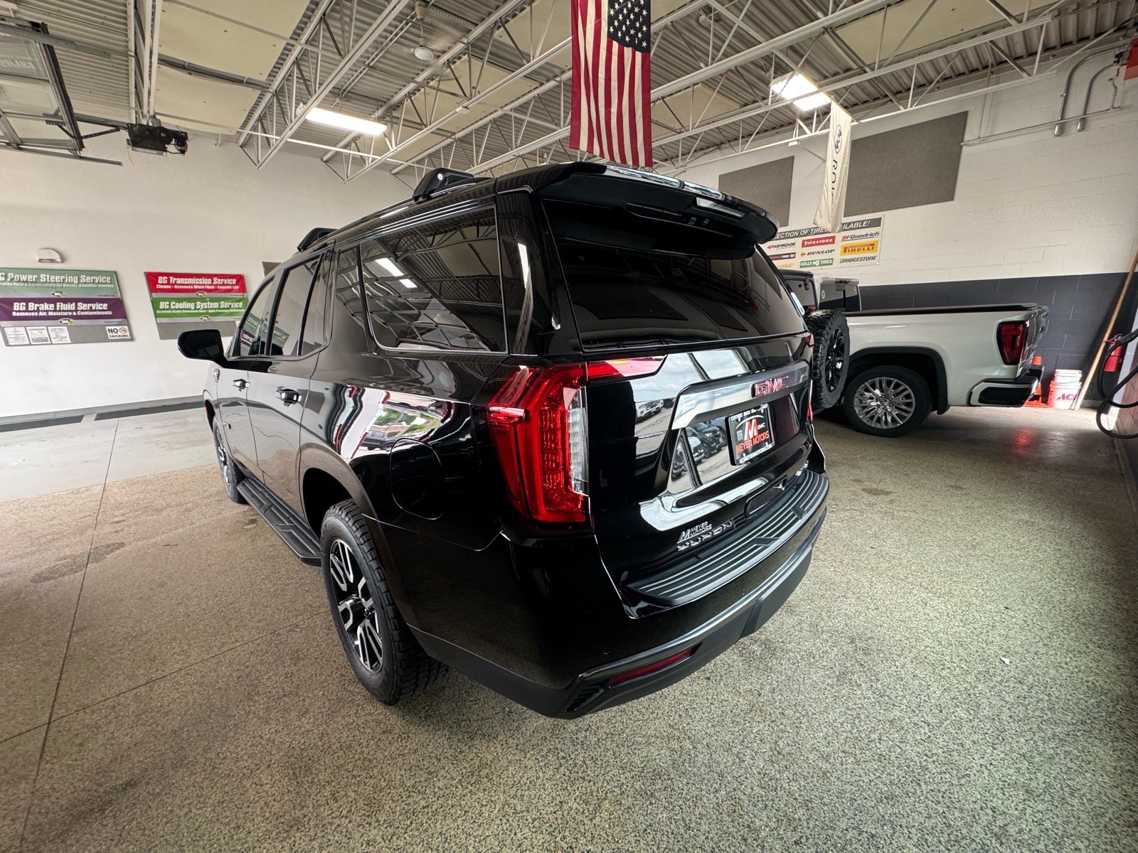 Used 2023 GMC Yukon AT4 w/ Max Trailering Package AWD/4WD image 7