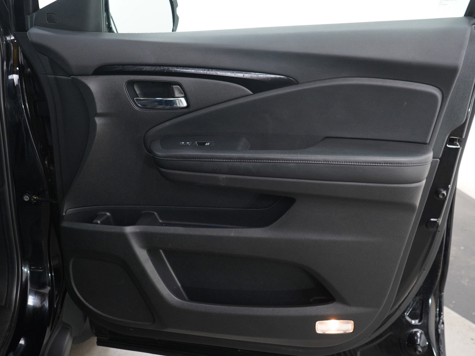 Used 2020 Honda Pilot Touring image 13