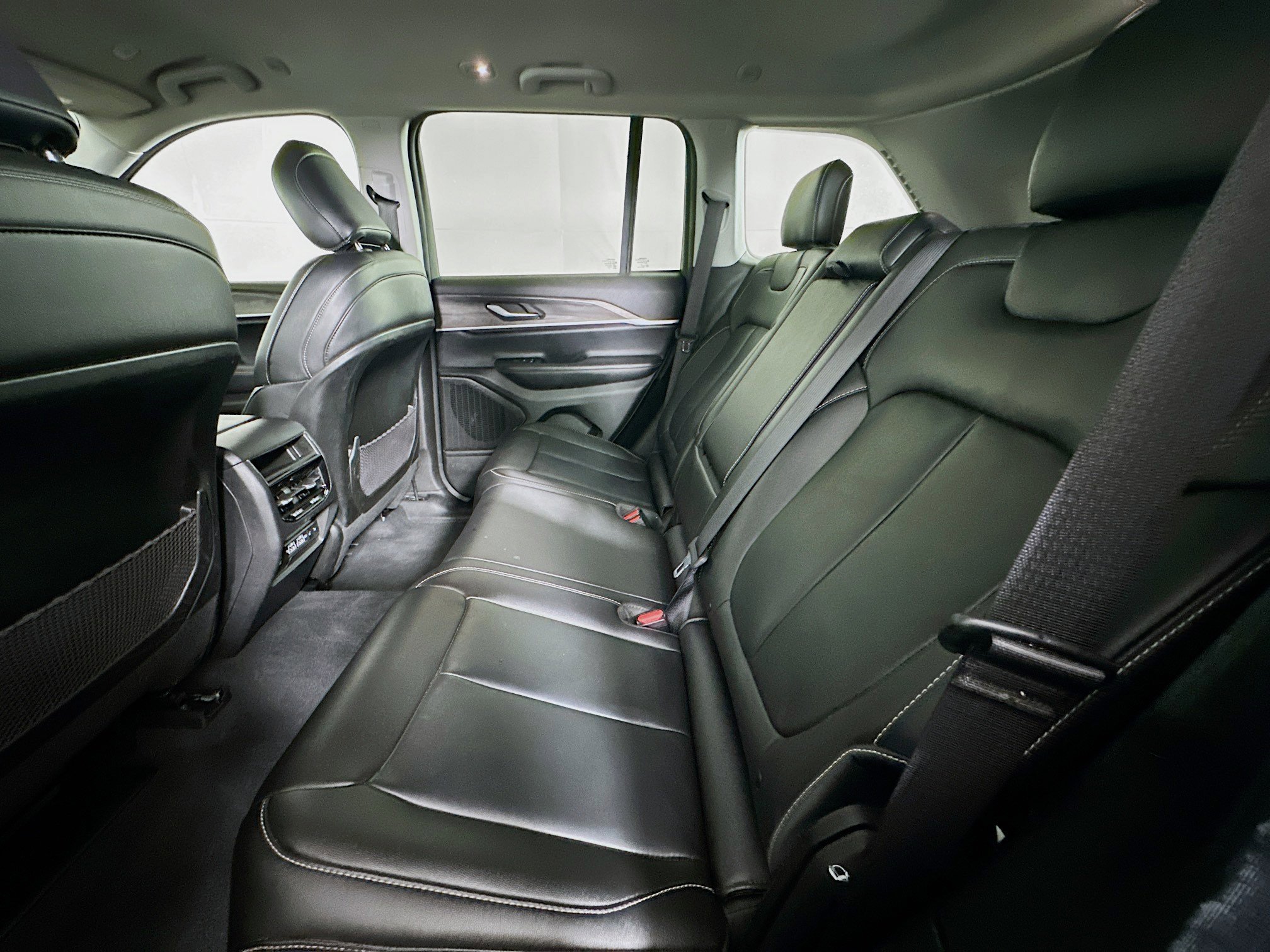 Used 2023 Jeep Grand Cherokee Limited image 28