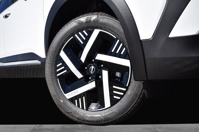 New 2026 Nissan Kicks SV image 3