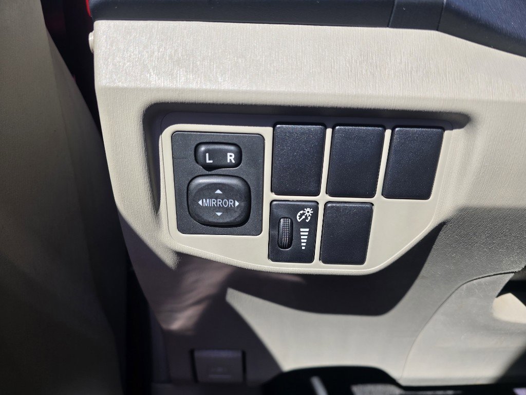 Used 2014 Toyota Prius Two image 20