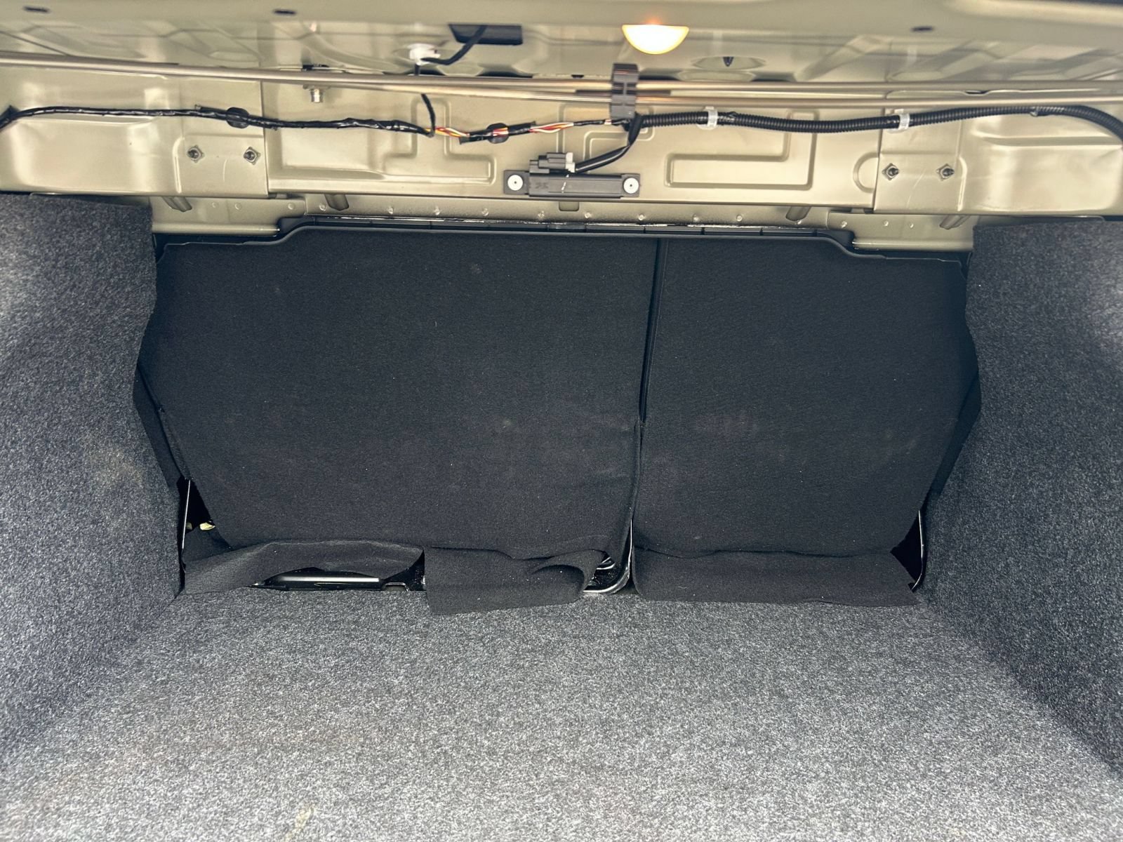 Used 2025 Nissan Versa SV FWD image 21