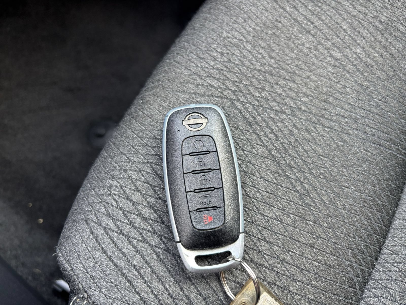 Used 2025 Nissan Rogue SV FWD image 20