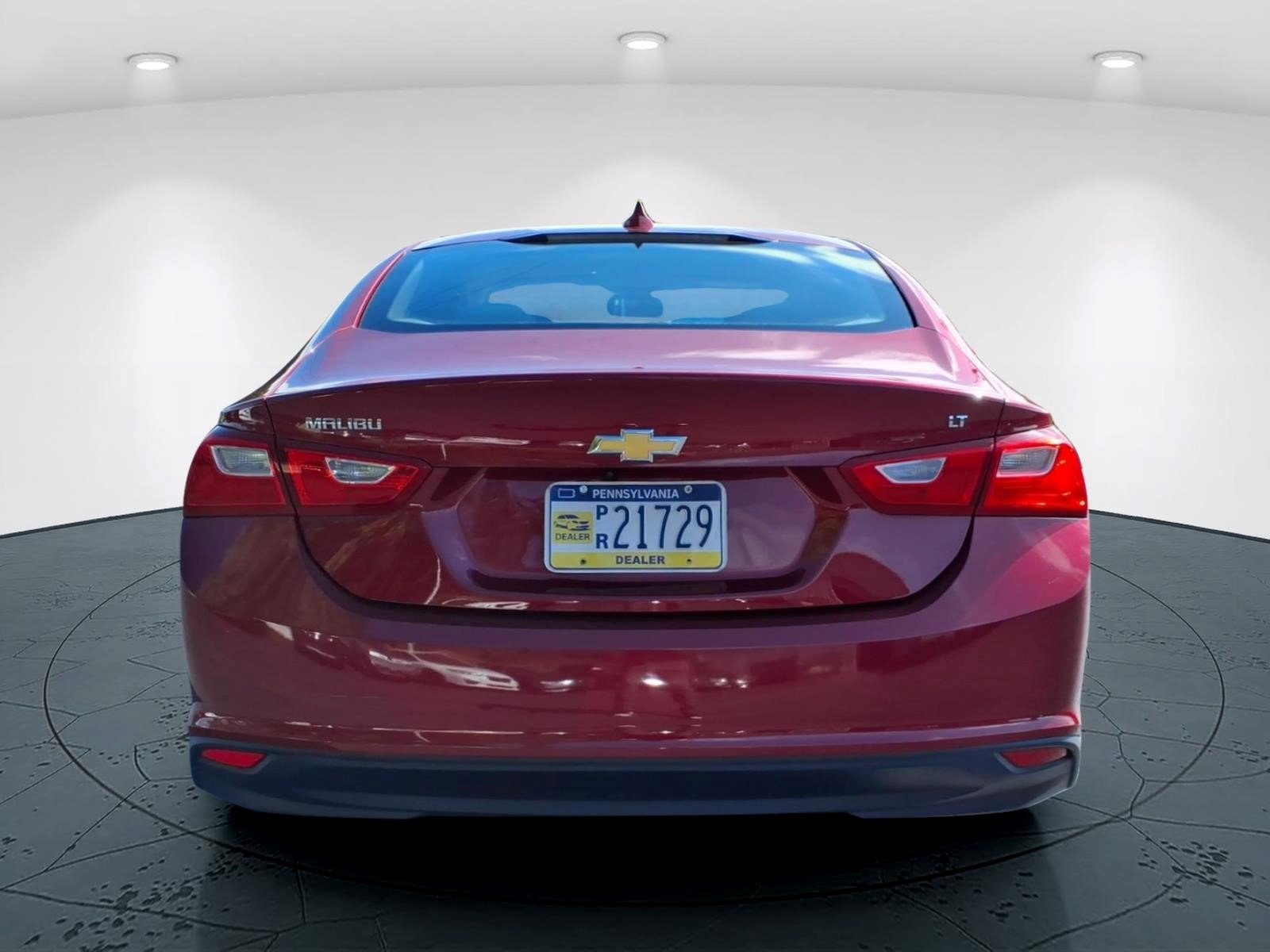 Used 2017 Chevrolet Malibu LT FWD image 4