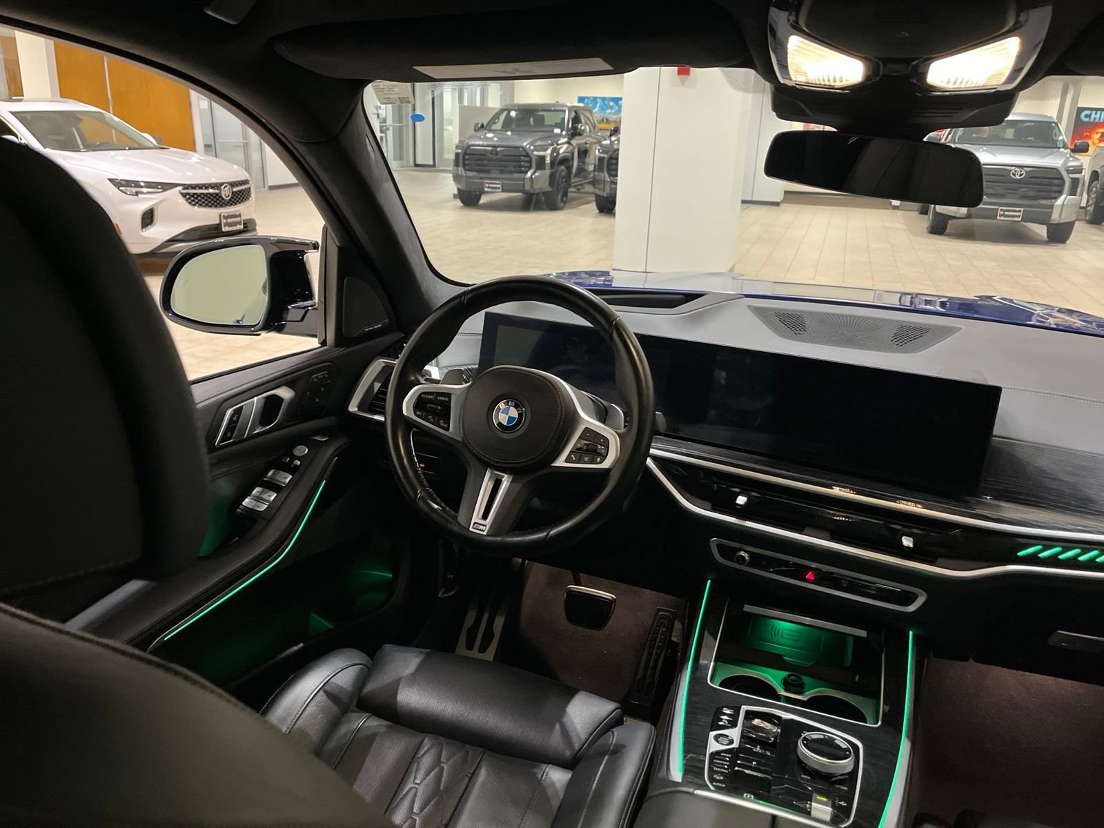 Used 2025 BMW X7 M60i AWD/4WD image 41