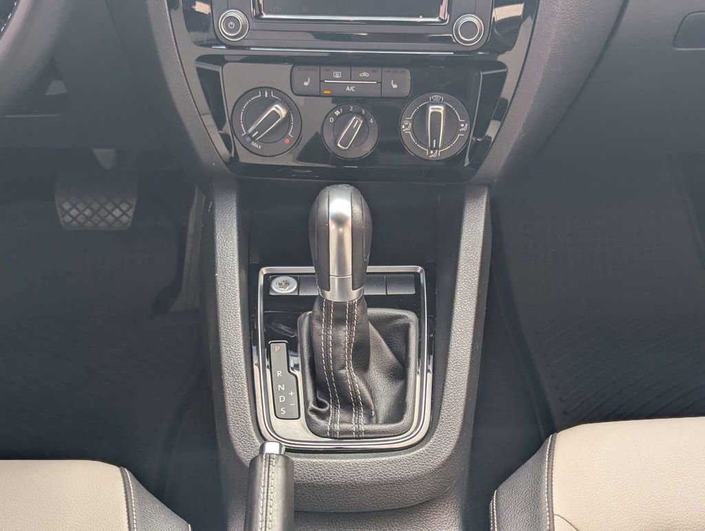 Used 2016 Volkswagen Jetta Sport image 18