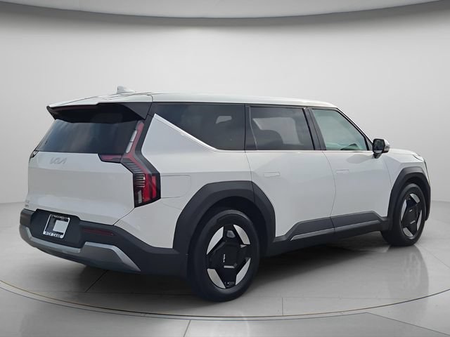Used 2024 Kia EV9 Light Long Range RWD image 7