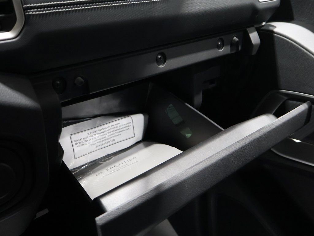 Used 2024 Nissan Frontier SV image 30