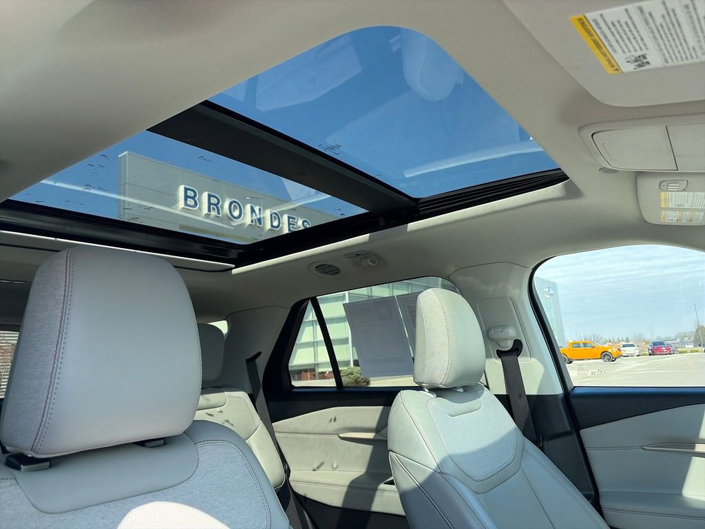 Used 2025 Ford Explorer Active w/ Active Comfort Package image 15