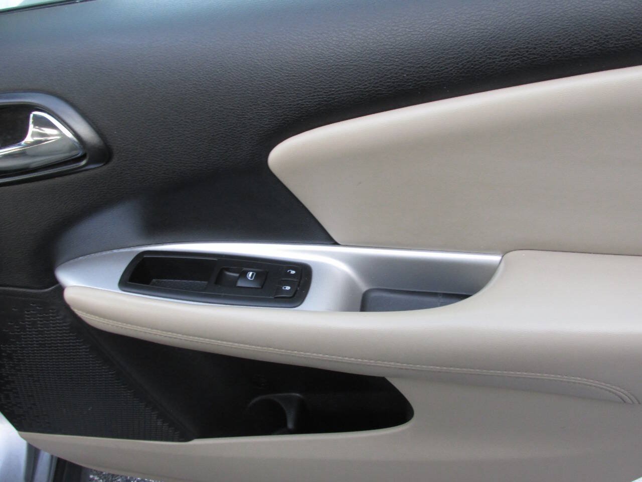 Used 2015 Dodge Journey SXT w/ Flexible Seating Group FWD image 26