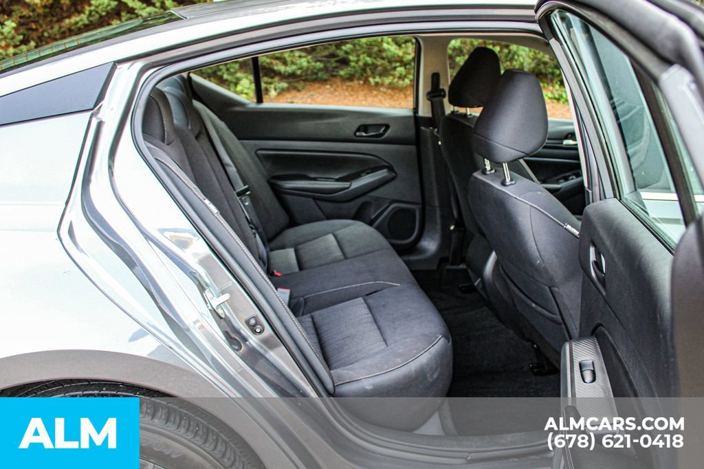 Used 2025 Nissan Altima 2.5 SV FWD image 19