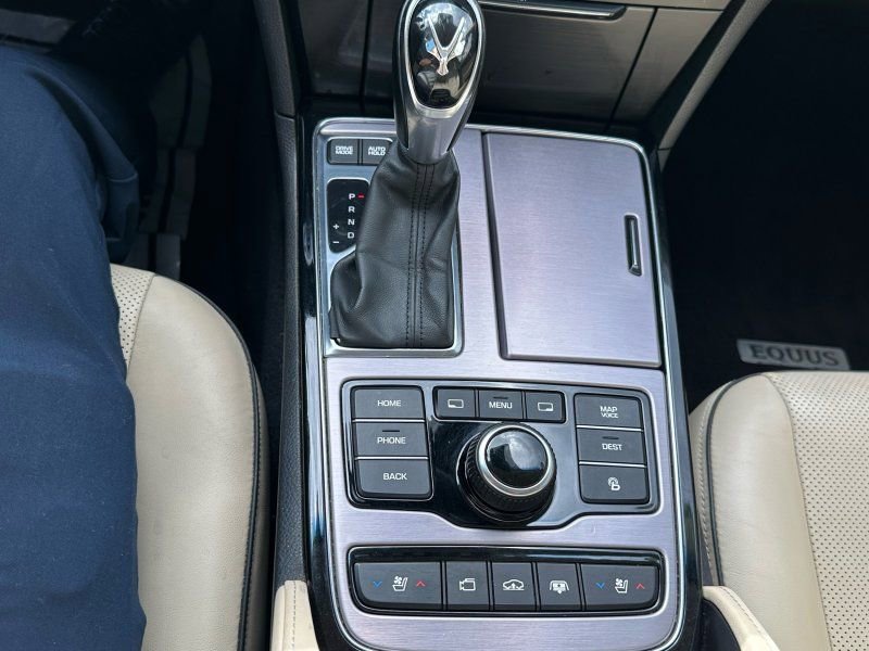 Used 2016 Hyundai Equus Ultimate RWD image 21
