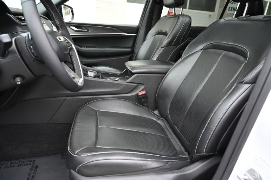 Used 2024 Jeep Grand Cherokee L Limited w/ Luxury Tech Group II AWD/4WD image 17
