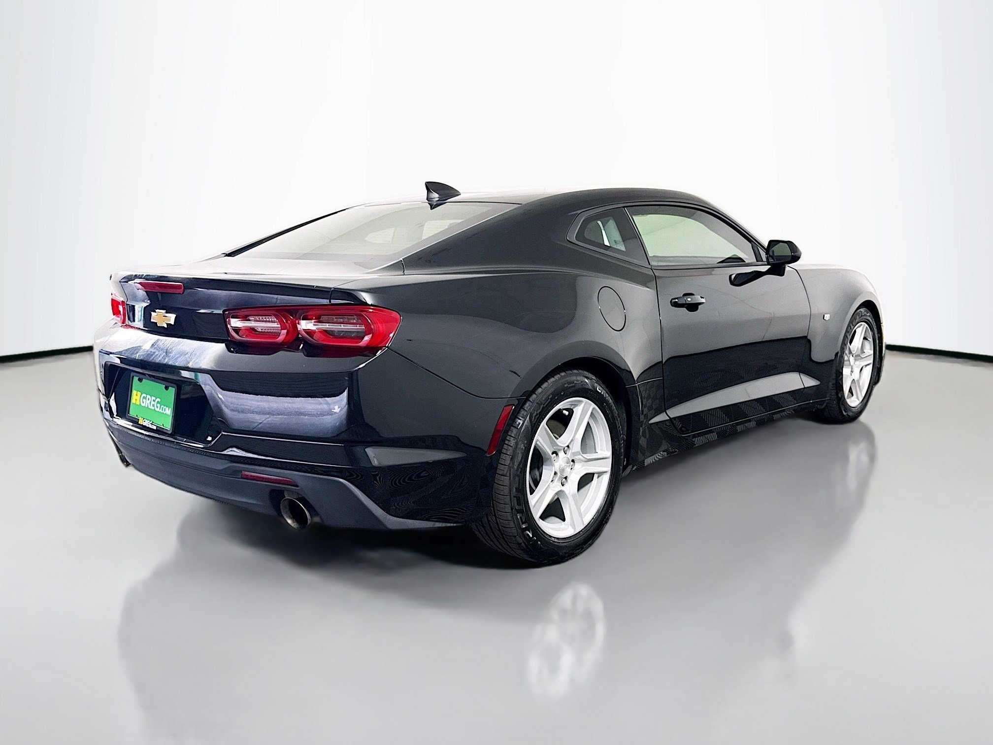Used 2023 Chevrolet Camaro LT RWD image 10