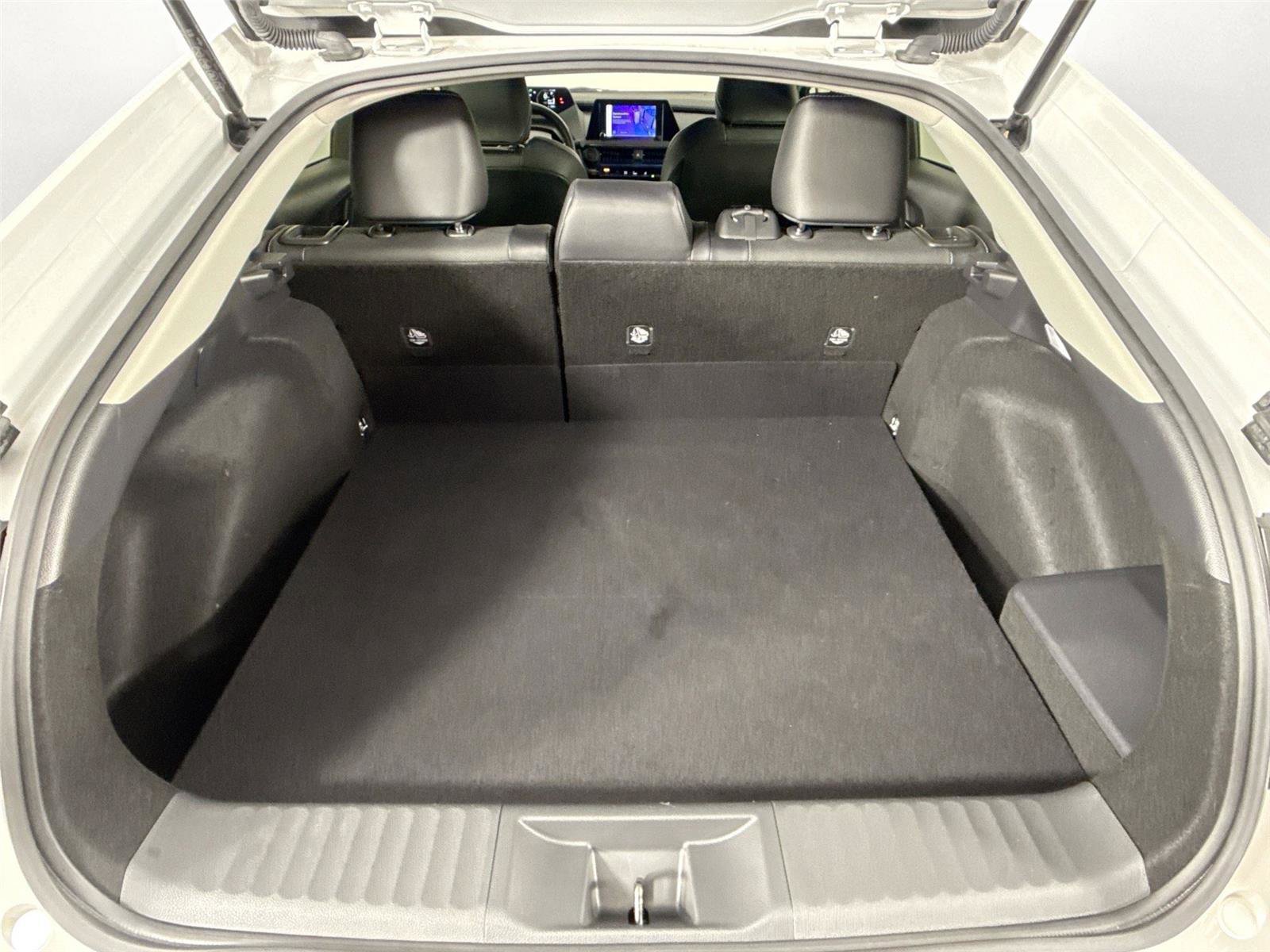 Used 2024 Toyota Prius XLE image 40