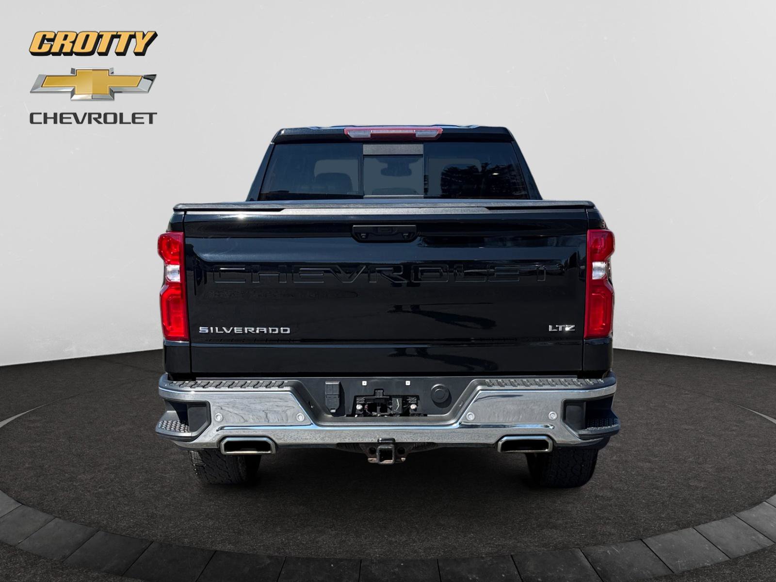 Used 2022 Chevrolet Silverado 1500 LTZ w/ LTZ Premium Package AWD/4WD image 4