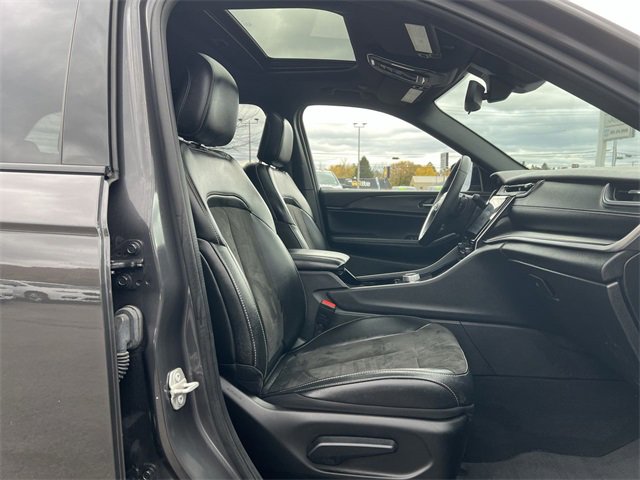 Used 2023 Jeep Grand Cherokee Altitude image 19