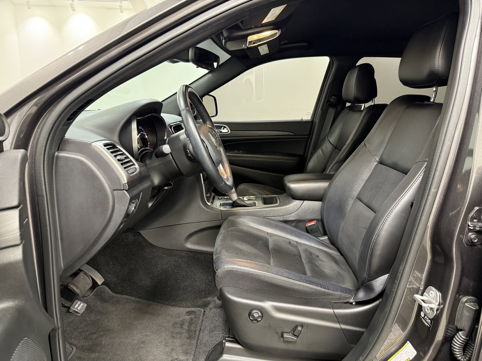 Used 2021 Jeep Grand Cherokee Laredo X image 12