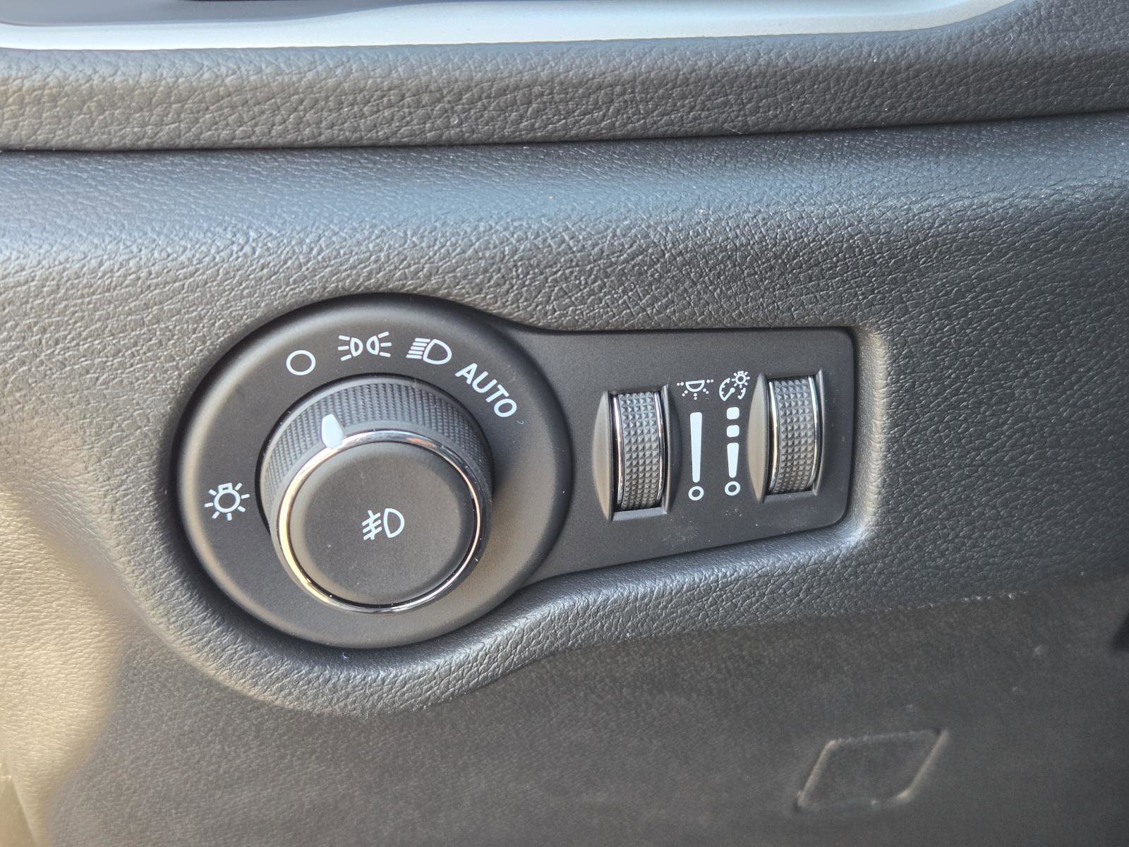 New 2026 Chrysler Pacifica Select image 21