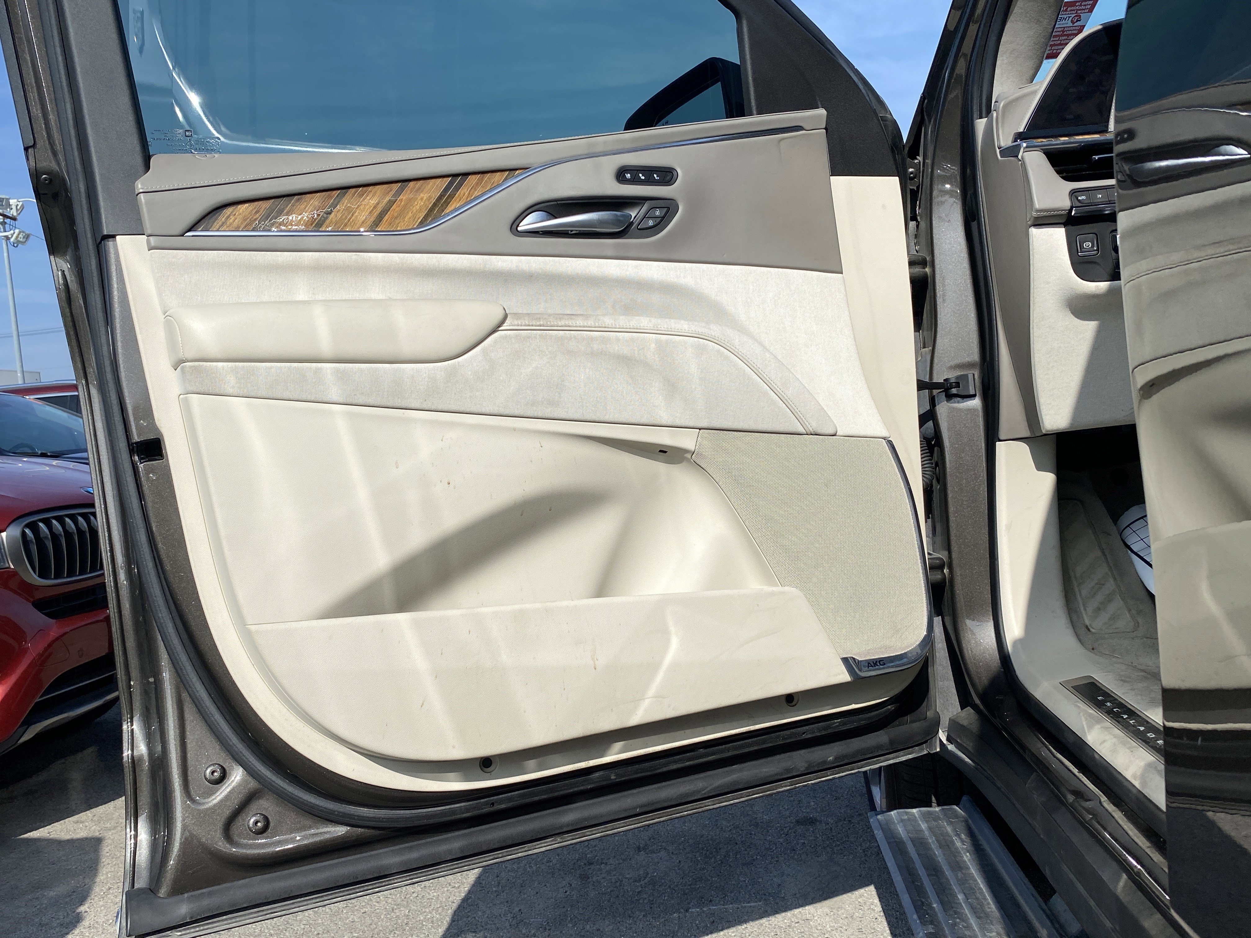 Used 2021 Cadillac Escalade Premium Luxury Platinum image 16