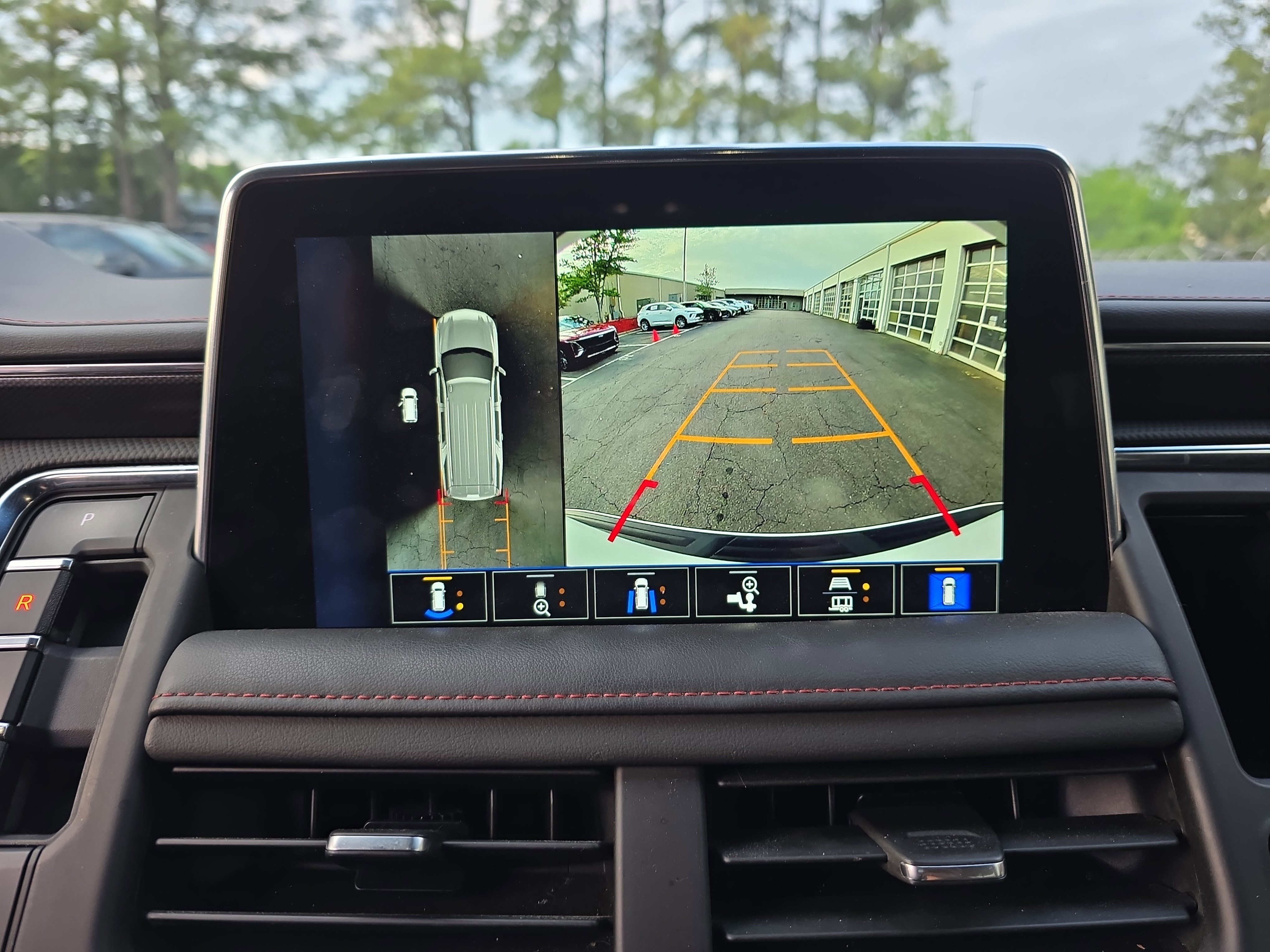 Used 2022 Chevrolet Tahoe RST w/ Luxury Package AWD/4WD image 23