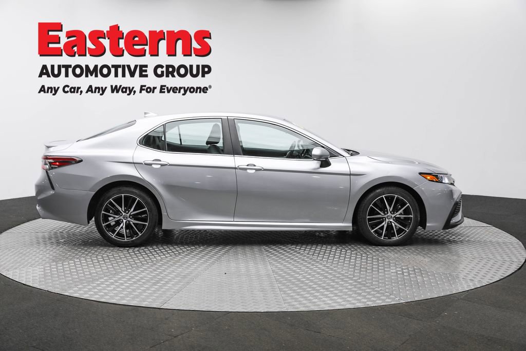 Used 2023 Toyota Camry SE FWD image 4