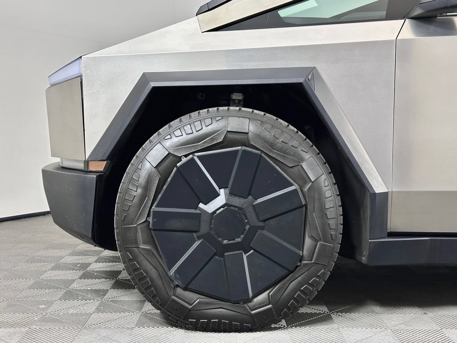 Used 2024 Tesla Cybertruck Cyberbeast AWD/4WD image 8
