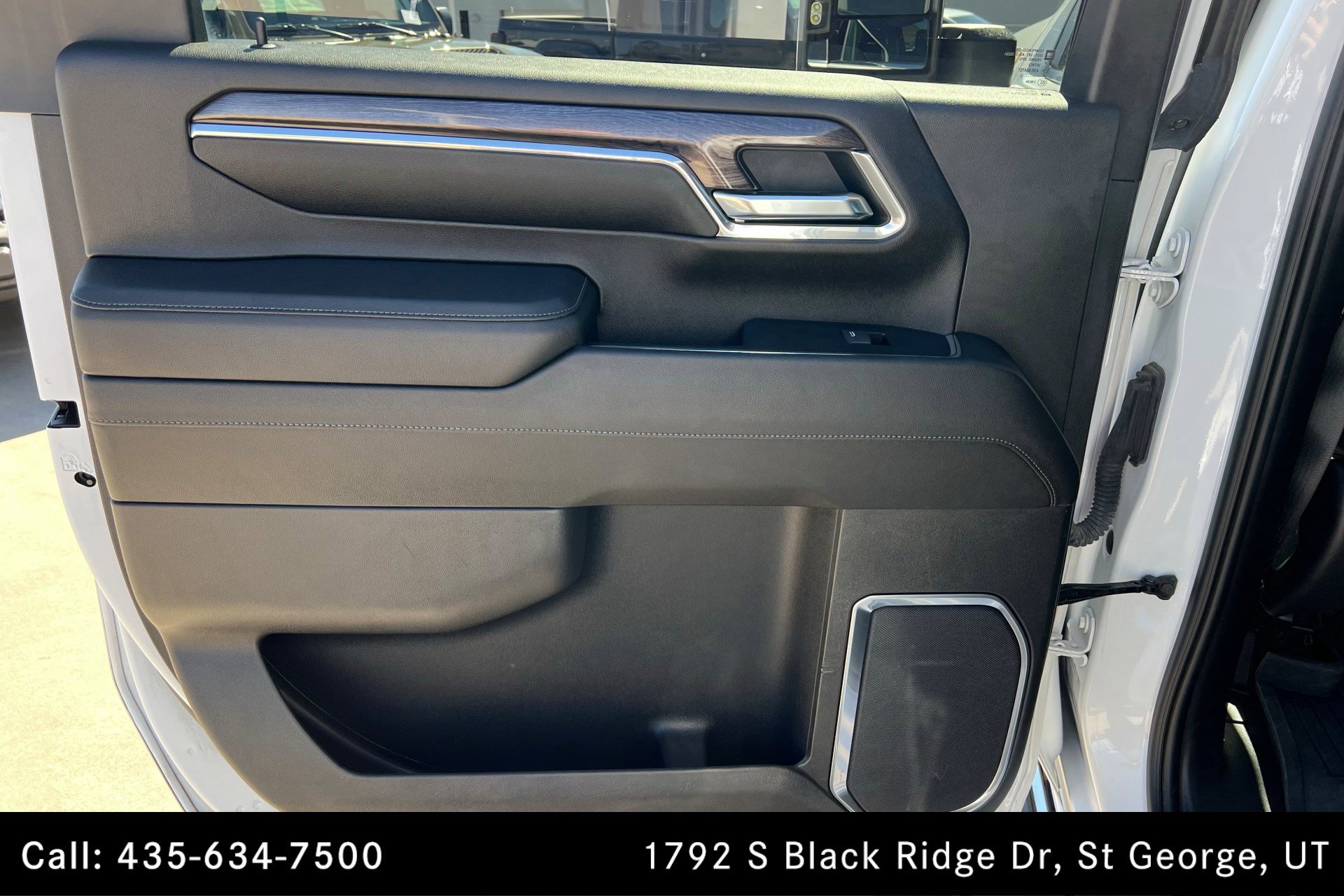 Used 2024 Chevrolet Silverado 3500 LTZ w/ LTZ Convenience Package image 18