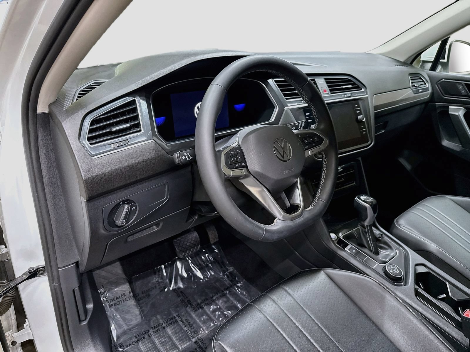 Used 2022 Volkswagen Tiguan SE AWD/4WD image 9