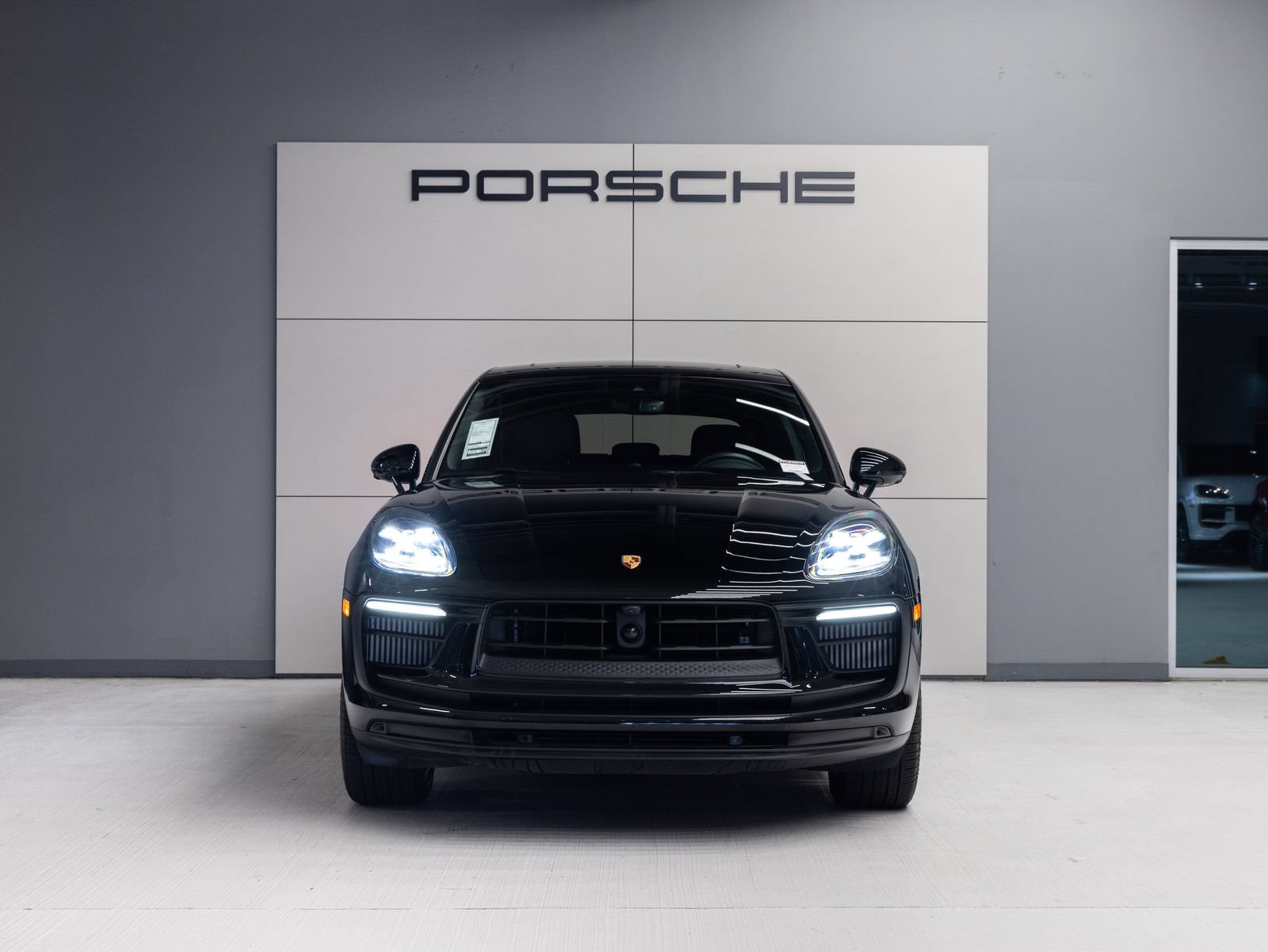 Certified 2023 Porsche Macan S AWD/4WD image 10