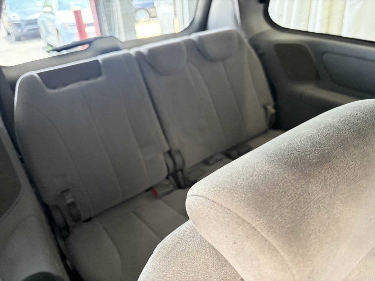 Used 2008 Kia Sedona LX FWD image 19