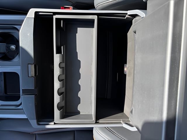 New 2026 Ford F350 Lariat w/ Black Appearance Package image 28