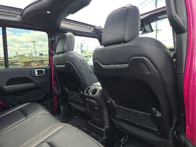 Used 2024 Jeep Wrangler Unlimited Sahara w/ Technology Group AWD/4WD image 58