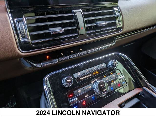 Used 2024 Lincoln Navigator Reserve image 23