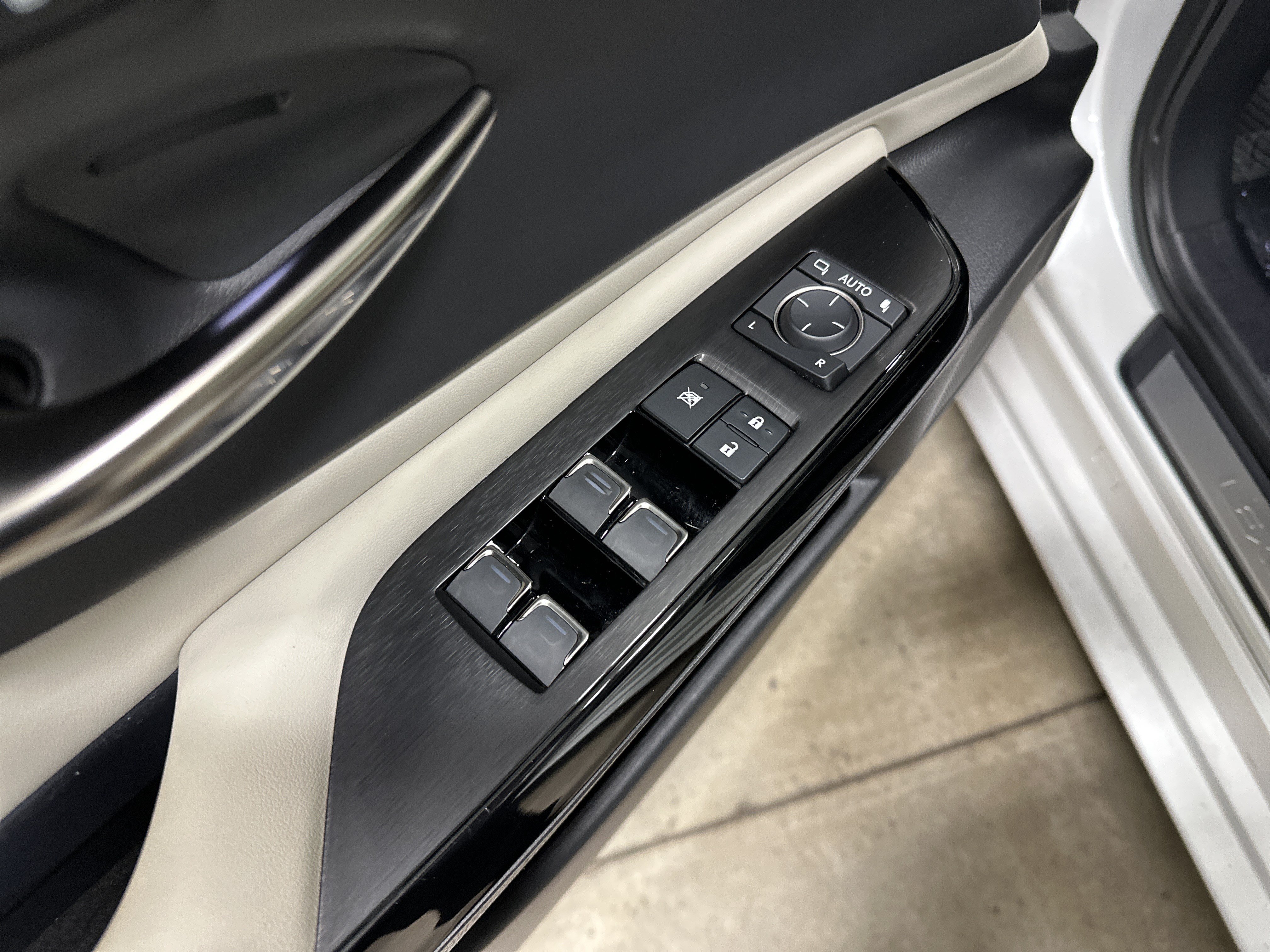 Certified 2024 Lexus ES 350 Ultra Luxury FWD image 15